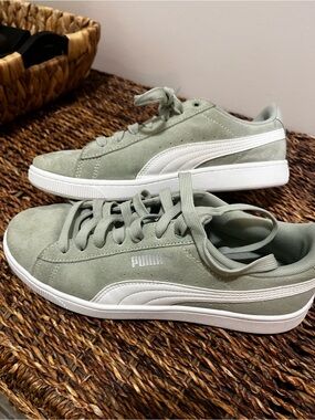 Puma Low-Top Sneakers in Sage Green & White